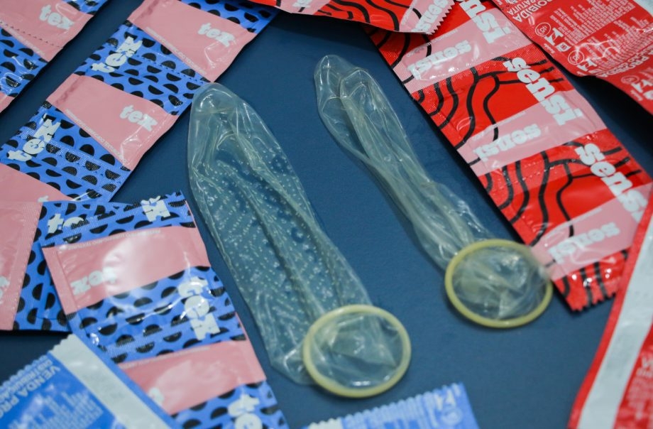 Para incentivar o uso, Três Lagoas adota novos modelos de camisinhas distribuídas pelo SUS