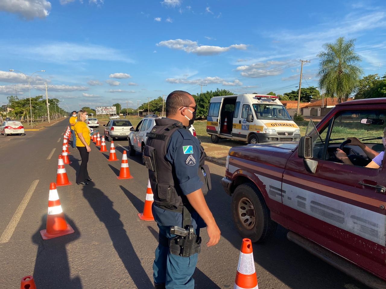 Polícia Militar realiza orientação de mais de 100 condutores em uma única Blitz Educativa em Três Lagoas