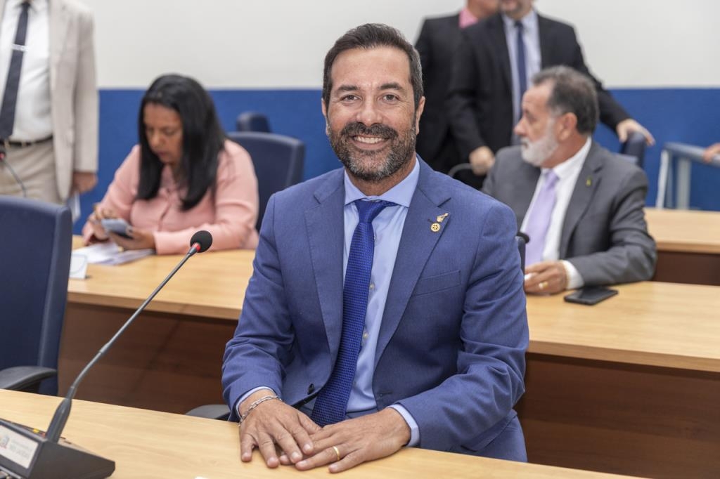 Vereador Bazé pleiteia asfalto e projeto ambiental em escolas de Três Lagoas