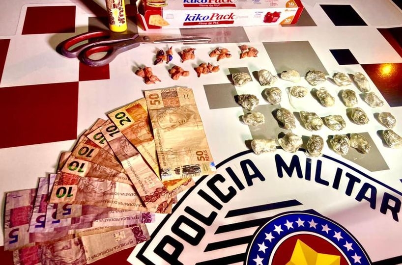 Força Tática de Andradina realizando patrulhamento em Castilho prende morador do bairro Nova York com crack e maconha