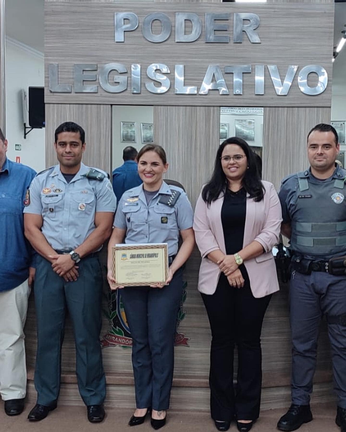 POLICIAL MILITAR RECEBE HOMENAGEM DO PODER LEGISLATIVO DE MIRANDÓPOLIS