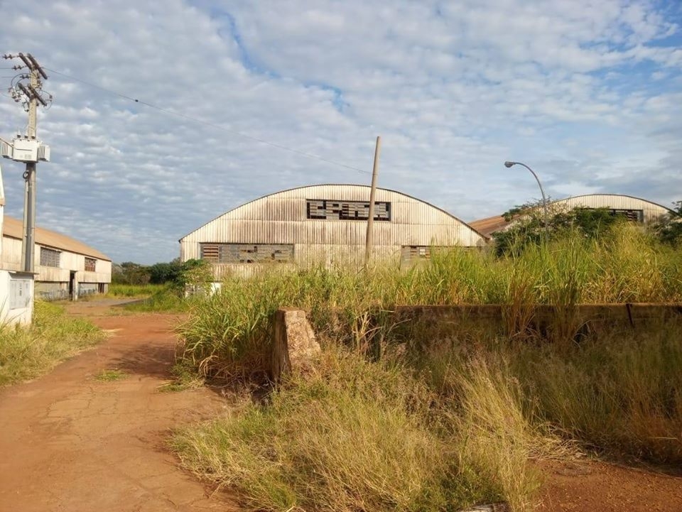 PREFEITA DE CASTILHO CONSEGUE TRANSFORMAR VELHOS BARRACÕES EM DINHEIRO