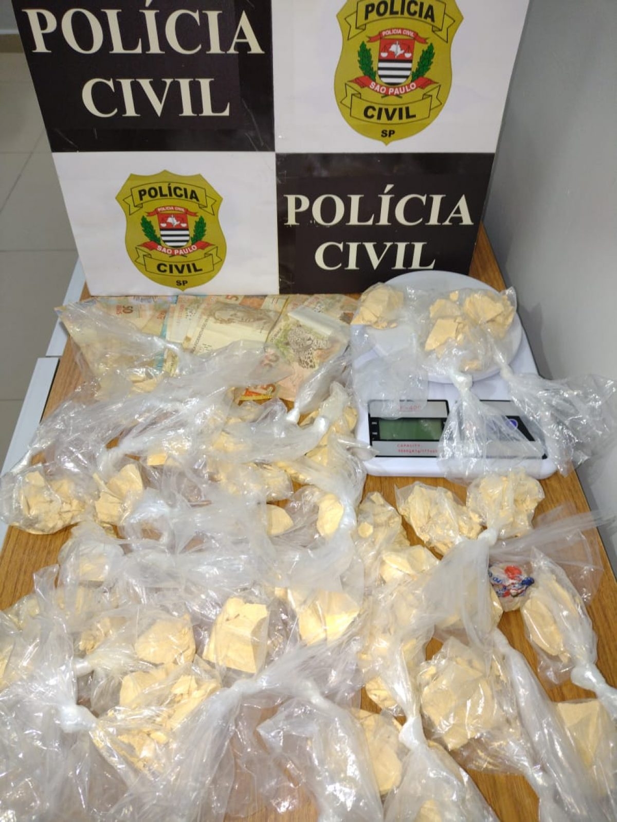 Dise de Araçatuba prendeu 02 homens com 1 kg de pasta base de cocaína, alvo de investigação bairro Morada dos Nobres