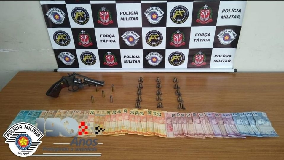 Força Tática de Araçatuba em ação prende morador do bairro Lago Azul com arma de fogo, dinheiro de tráfico e droga