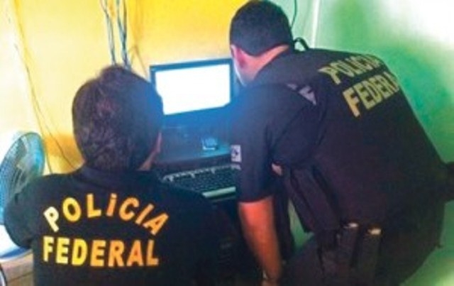 PF prende 3 pessoas no porto de Castilho extraindo areia ilegal