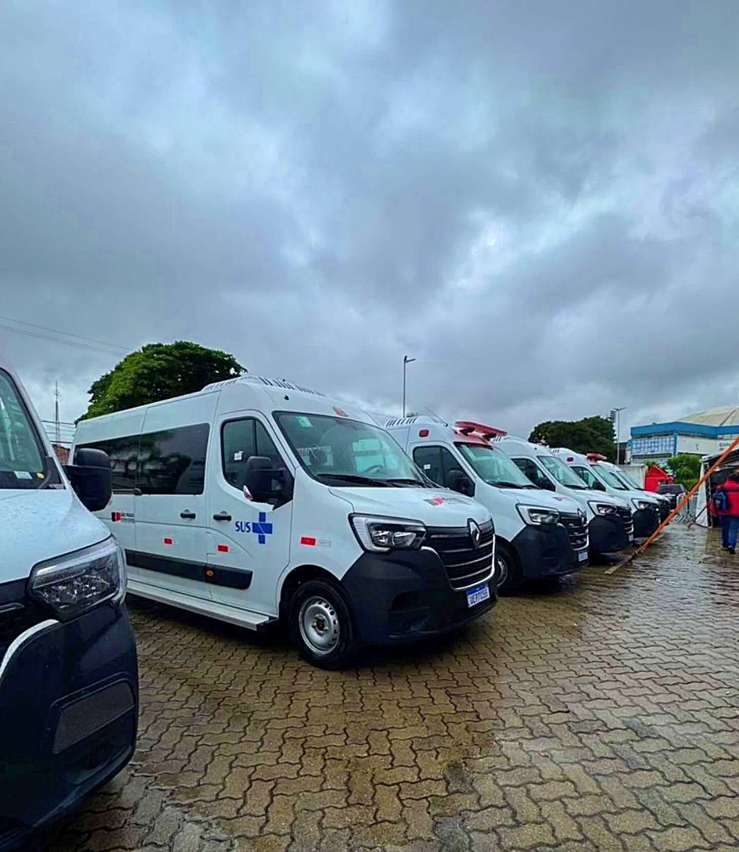 Cinco cidades da região de Andradina recebem novas Ambulâncias e Vans durante evento em Itu