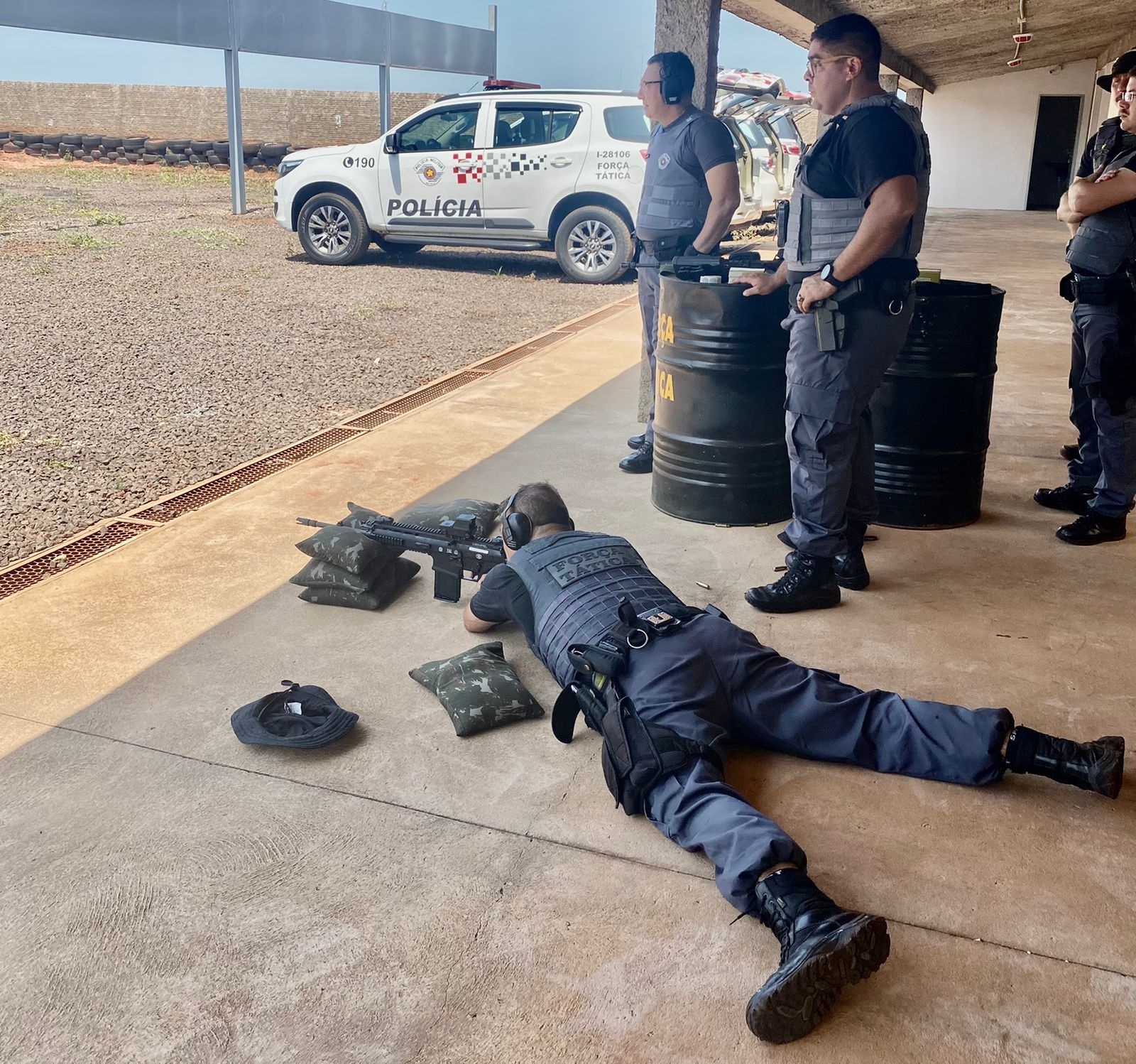 Força Tática do 28º Batalhão de Andradina realiza treinamento com fuzil