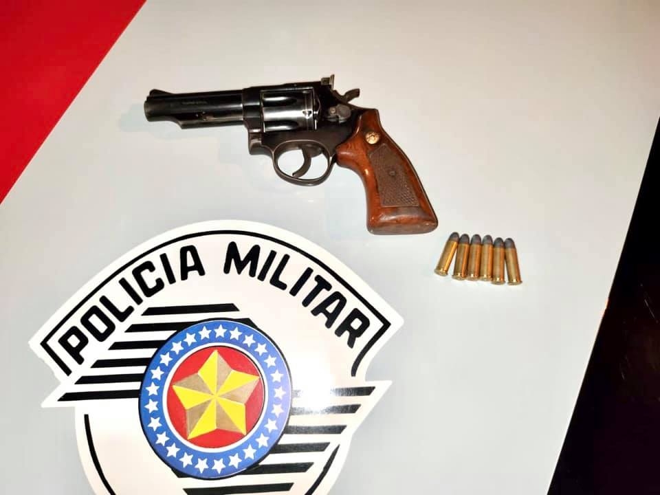 Polícia Militar de Andradina apreende 02 adolescentes com revólver carregado no bairro Pereira Jordão