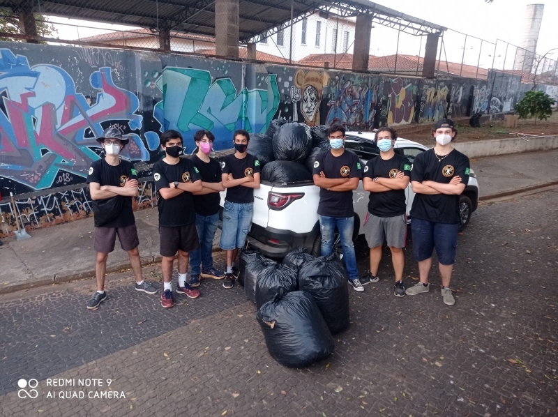 Loja Maçônica Estrela Noroeste do Brasil de Penápolis: Ordem Demolay faz mutirão de limpeza na Praça 09 de Julho