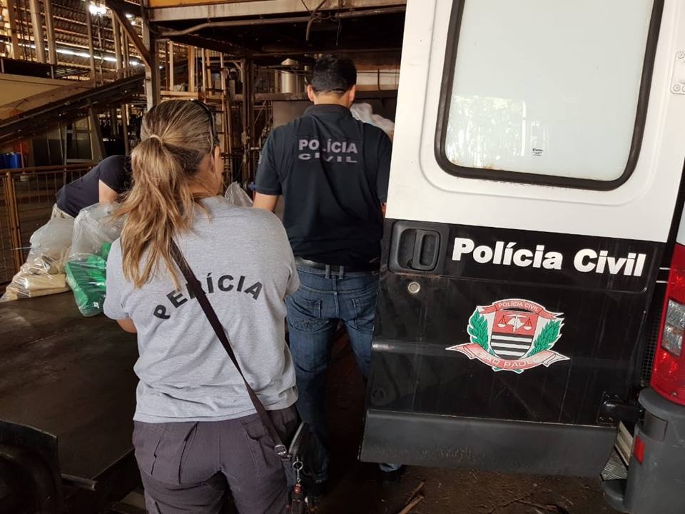 Após infarto do marido, mulher entrega arma no 1º Distrito Policial de Andradina