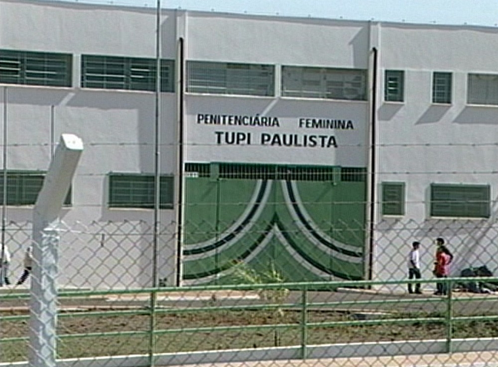 Frota da Secretaria de Saúde do Governo de Andradina está usando pneus "CARECAS"???