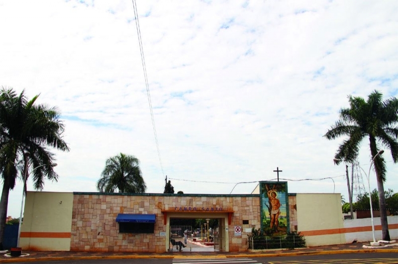 Andradina abre cemitério para visita no Dias das Mães obrigando uso de máscara