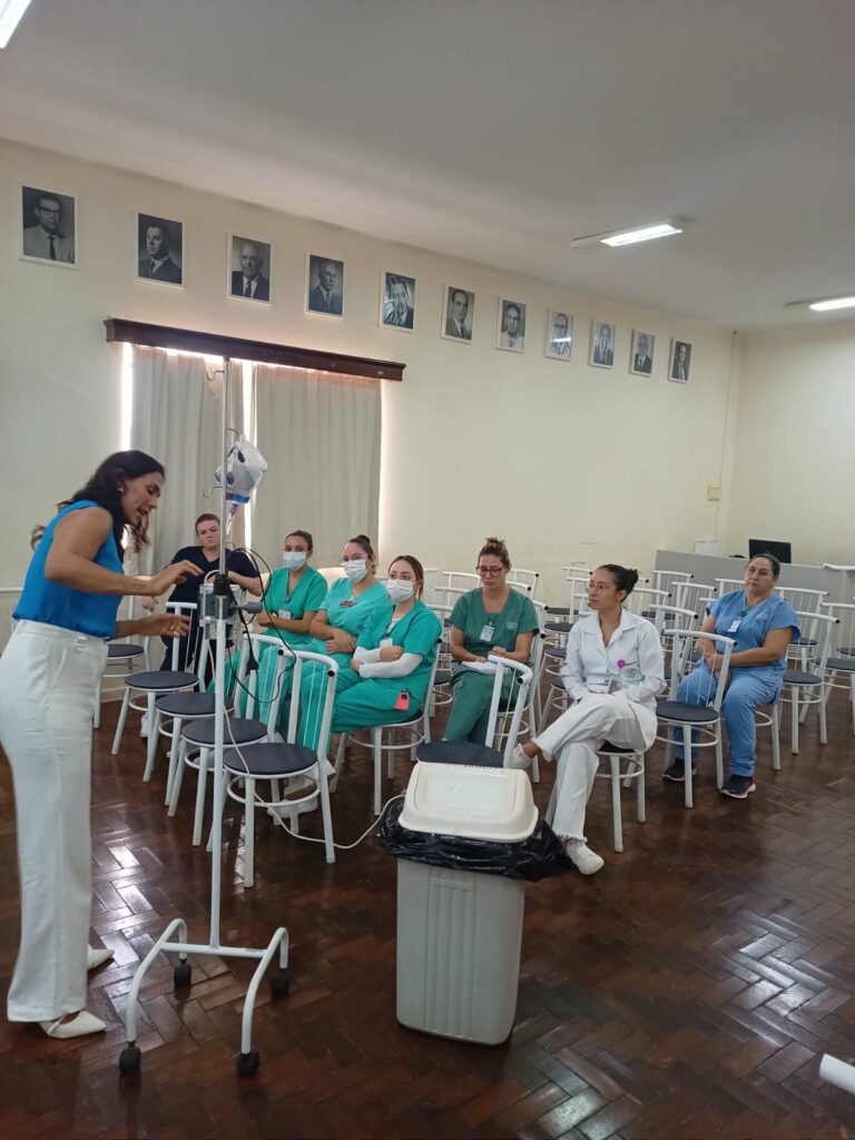 Capacitação sobre o uso de bombas de infusão contínua para dietas enterais é realizada na Santa Casa de Birigui
