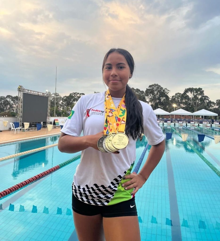 Nadadora Andradinense Julia Naomi conquista cinco medalhas nos JEB’S em Uberlândia-MG