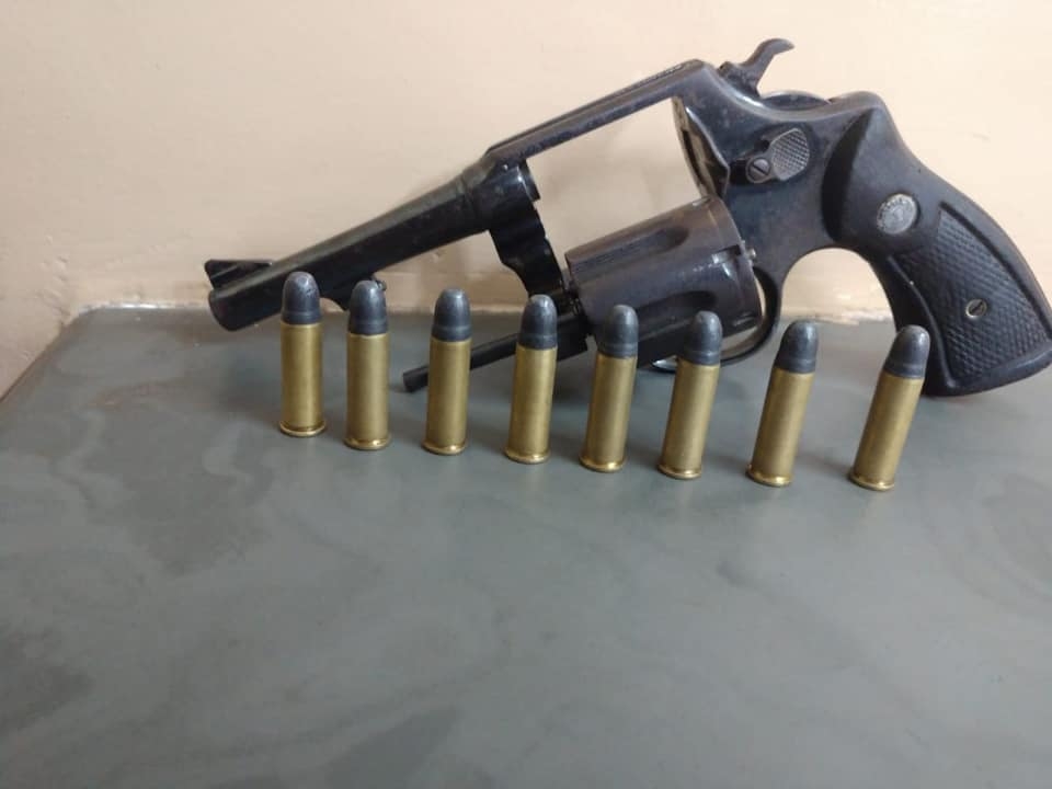 POLÍCIA MILITAR DE ILHA SOLTEIRA PRENDE HOMEM POR PORTE ILEGAL DE ARMA