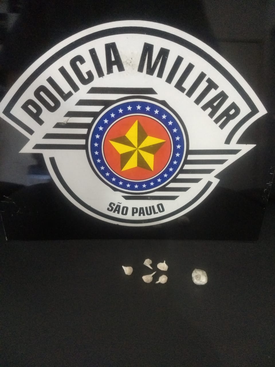 OLHO VIVO: DENÚNCIA LEVA A POLICIA MILITAR A UM HOMEM DE MAIS DE 50 ANOS QUE REALIZAVA TRÁFICO DE DROGAS EM DRACENA.