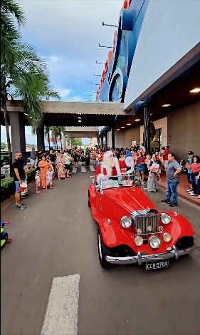Chegada do Papai Noel no Oeste Plaza Shopping de Andradina foi um sucesso