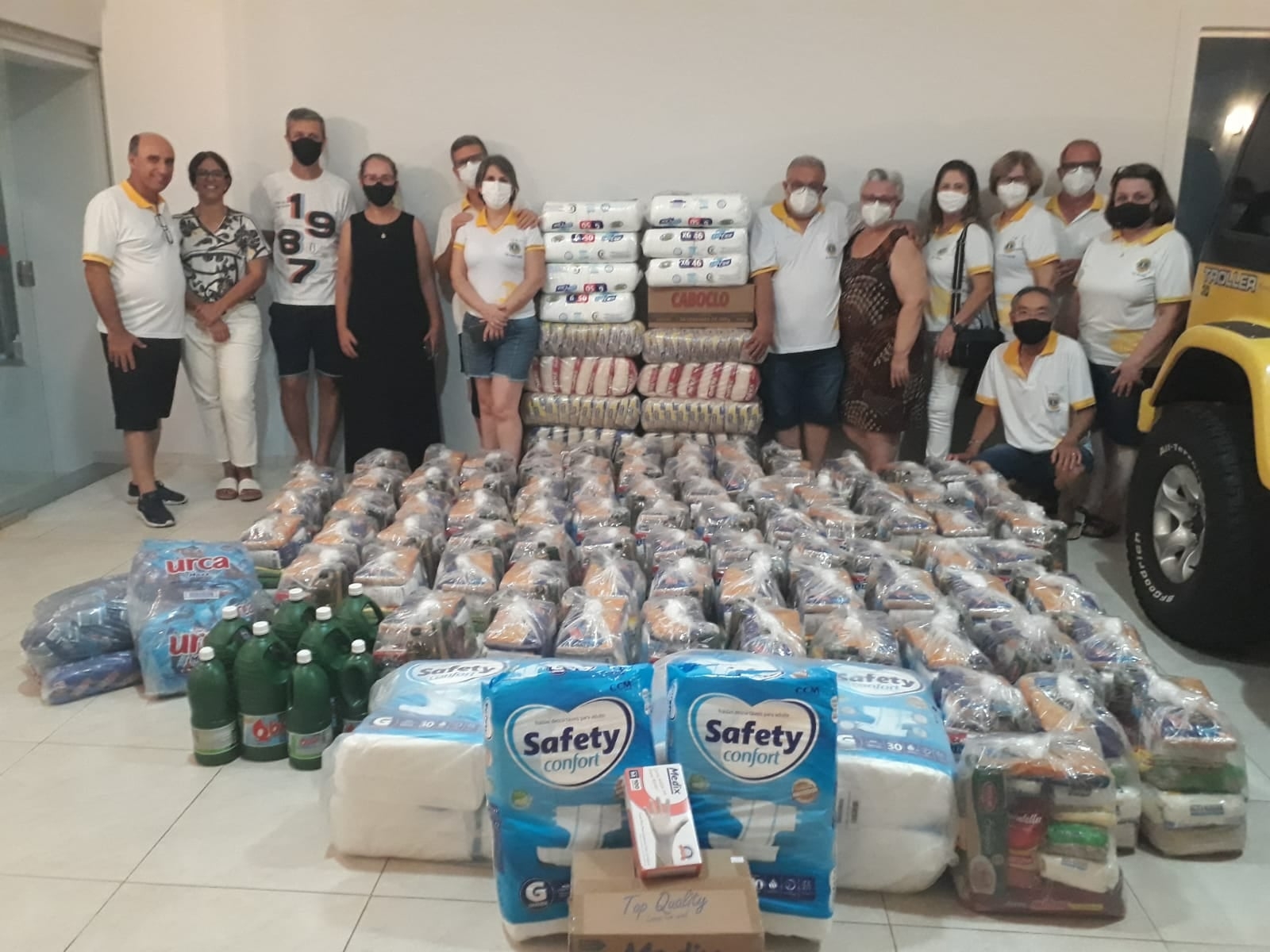 LIONS Clubes de Dracena e Cinquentenário doaram alimentos para várias entidades