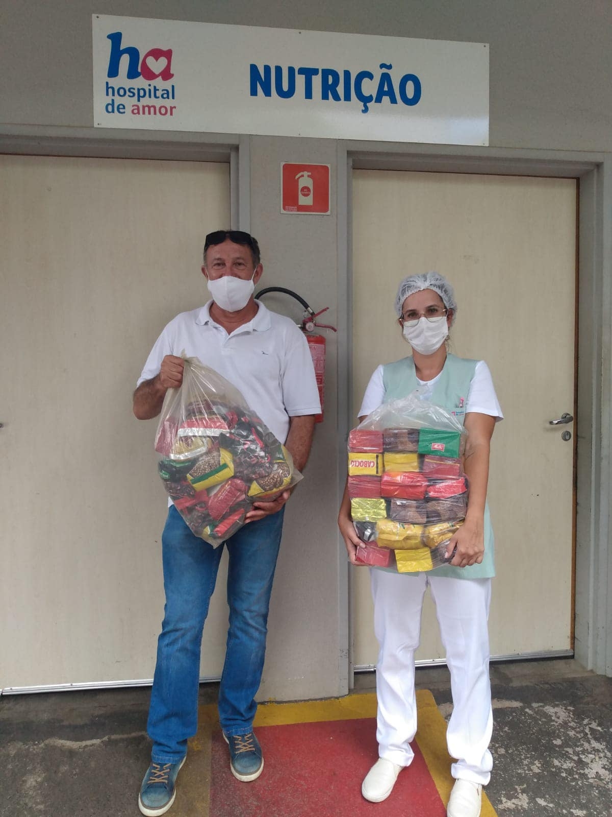 Clube dos Bolinhas e Grupo das Luluzinhas de Andradina doaram café ao Hospital do Amor de Jales