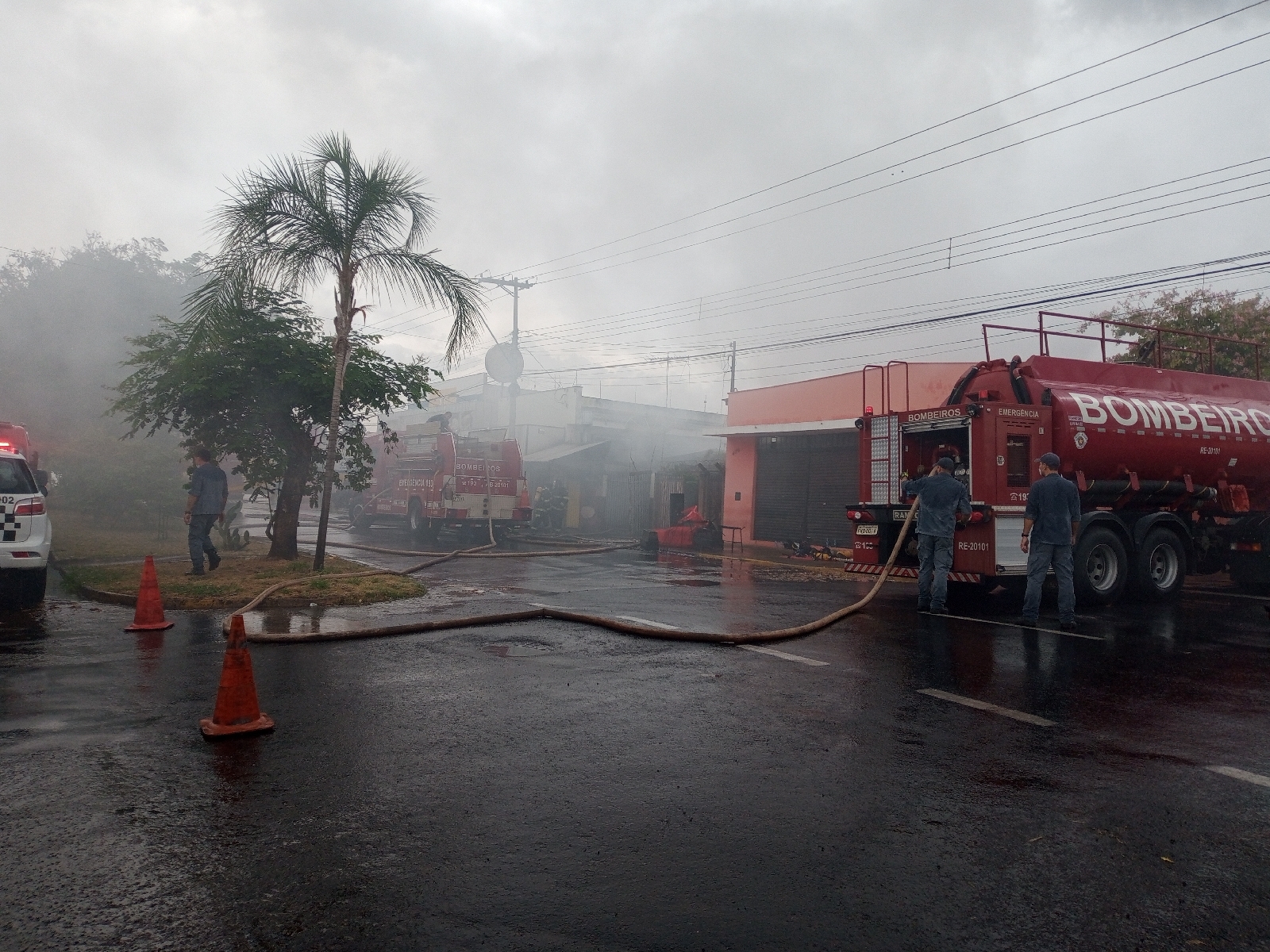 Incêndio destrói deposito de bebidas no Umuarama em Araçatuba