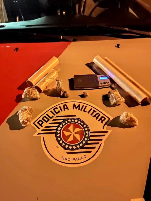 Drogas são apreendidas pela PM em casa abandonada de Andradina