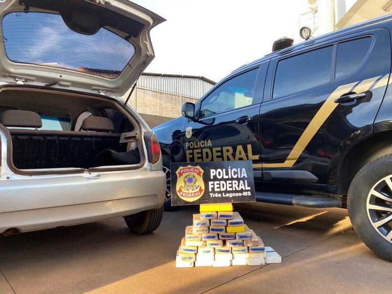 Polícia Federal de TL intercepta carro com R$ 4 milhões em cocaína escondida em porta e bancos em Selvíria