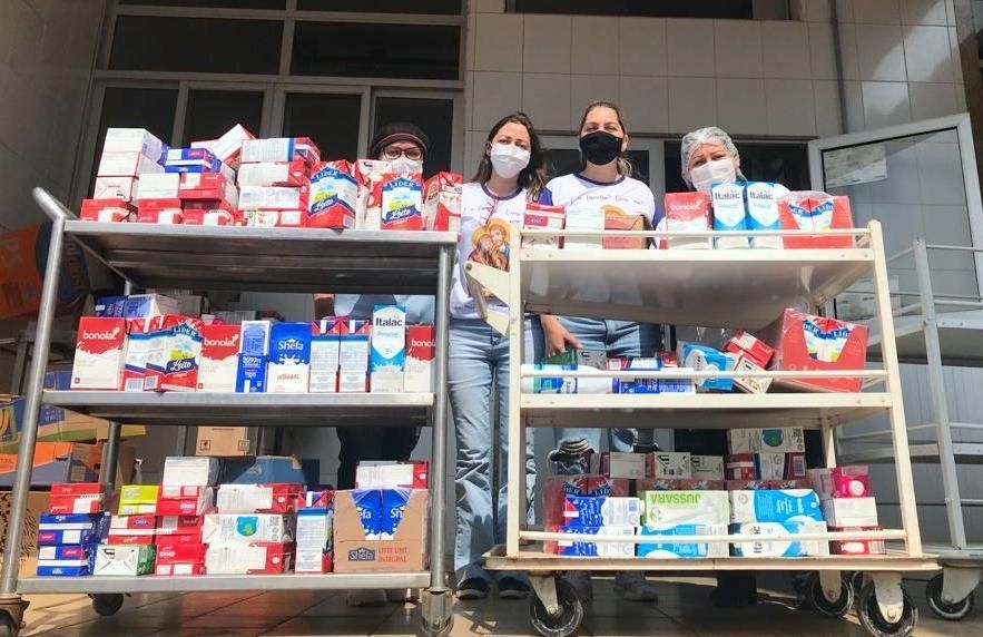 Paróquia Nossa Senhora das Graças de Santópolis do Aguapeí doa 249 litros de leite ao CTO da Santa Casa de Araçatuba