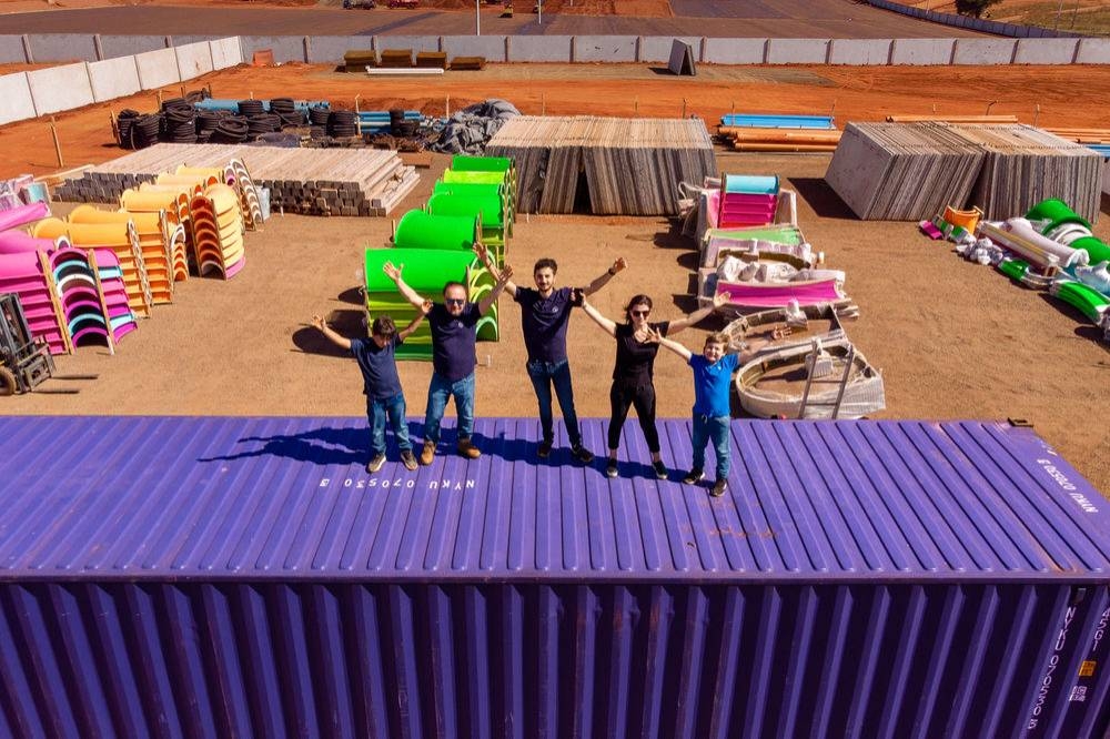 Em Andradina Parque Acqualinda recebe mais seis containers com atrações vindas do México
