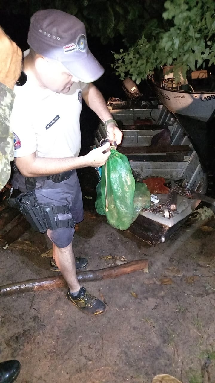 EM ITAPURA POLÍCIA MILITAR AMBIENTAL AUTUA PESCADORES