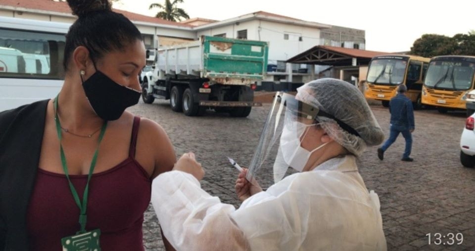 Prefeitura Municipal de Valparaíso não para: VACINA DA GRIPE NO ALMOXARIFADO !