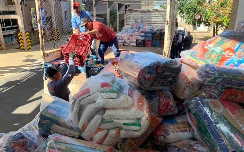 Bilac doa quase 3 toneladas de alimentos arrecadados na 33ª Festa do Peão para Santa Casa de Araçatuba
