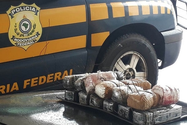 Chuva de granizo causa estragos e surpreende moradores em Três Lagoas