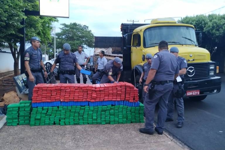 DESTAQUE Força Tática de Andradina prendeu investigadores por escoltar caminhão com 1 tonelada de droga