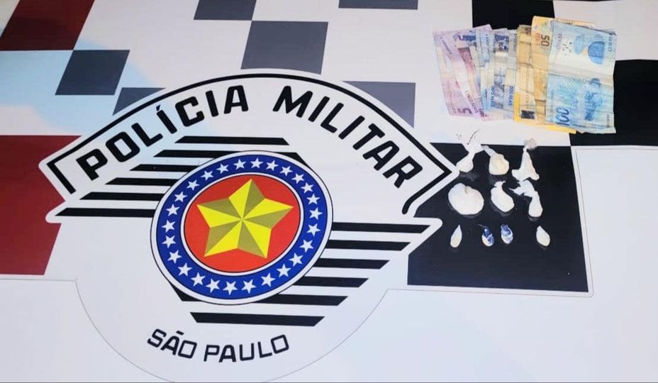Força Tática em patrulhamento prende rapaz com drogas, alvo de combate ao crime município de Guaraçaí