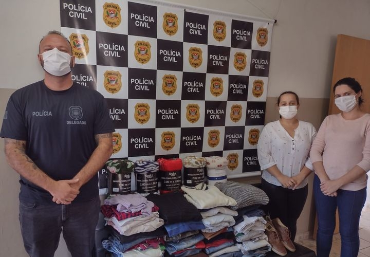 POLICIA CIVIL DE PACAEMBU REALIZA ENTREGA DE AGASALHOS E COBERTORES PARA O FUNDO SOCIAL