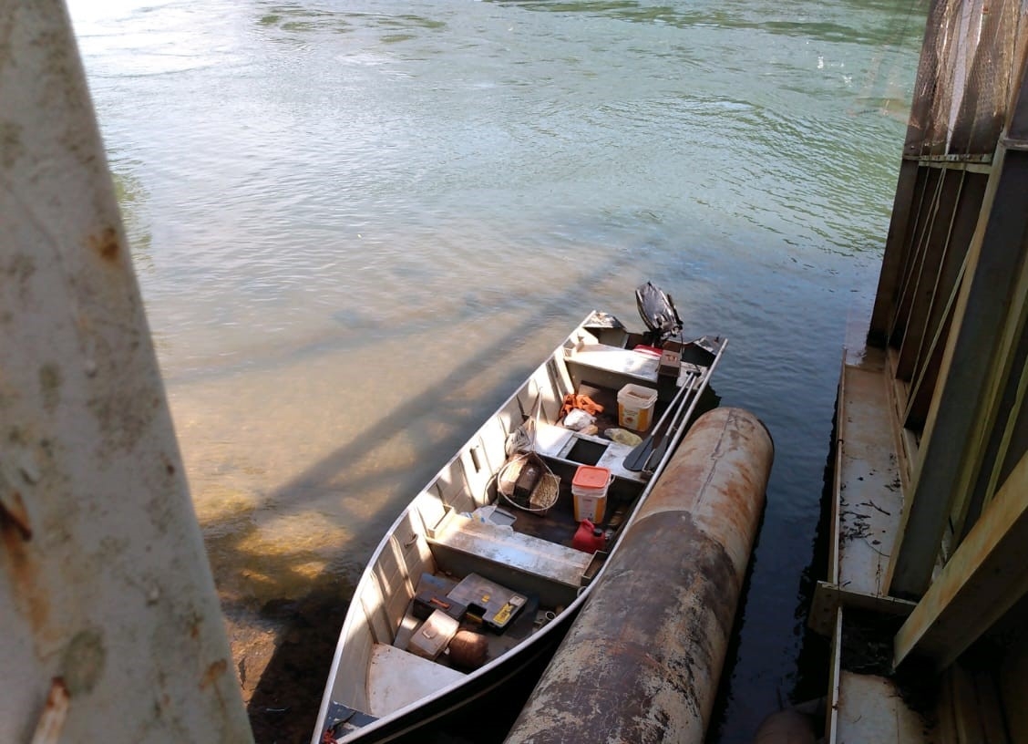 Polícia Militar Ambiental de Três Lagoas prende e autua três pescadores em R$ 2,1 mil por pescar em local proibido e apreendem barco, motor e petrechos de pesca