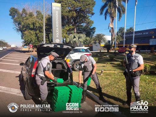 EM COROADOS POLÍCIA RODOVIÁRIA APREENDE GRANDE QUANTIDADE DE DROGAS DURANTE OPERAÇÃO PAZ E PROTEÇÃO