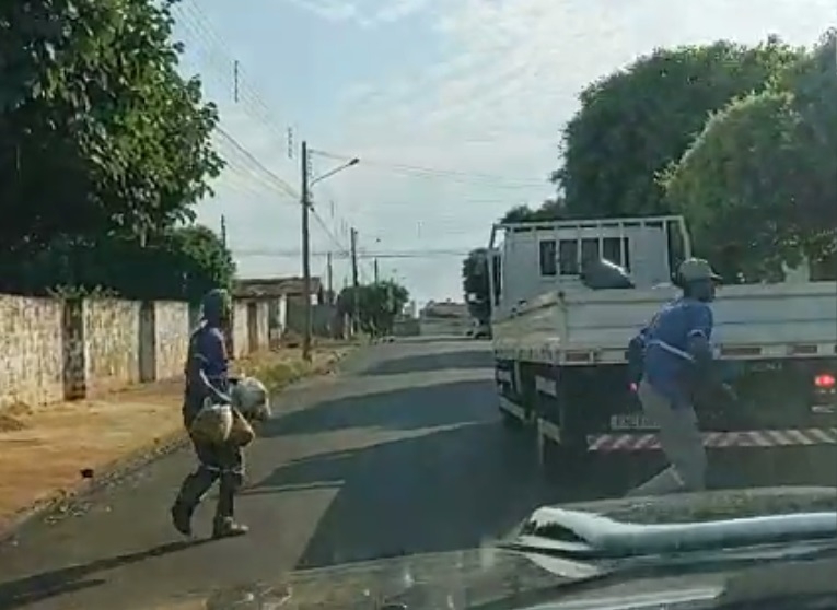 Com gasto superior a R$ 360 mil, lixo domiciliar em Andradina é coletado em caminhão impróprio