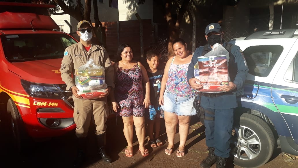 Polícia Militar e Corpo de Bombeiros Militar entregam donativos arrecadados na campanha “O Essencial Não Para” em Três Lagoas