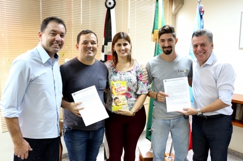 Professora quer invalidar homenagem de Mário Gay à advogada da Câmara de Andradina