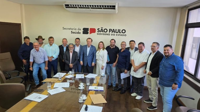 Prefeitos da região de Andradina se reúnem com o secretário estadual da Saúde em São Paulo para discutir demandas regionais