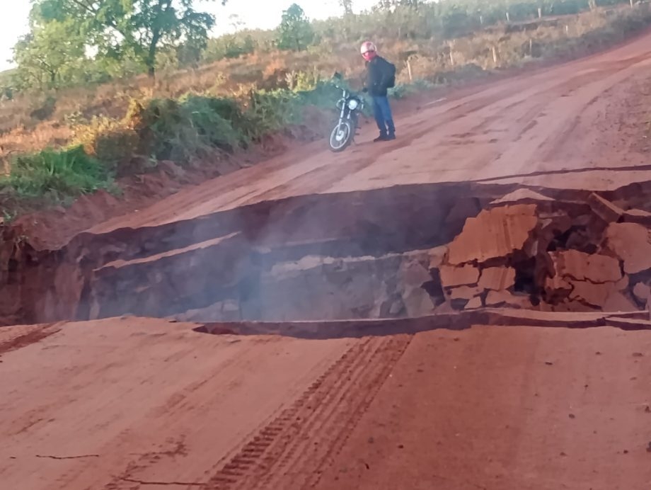 Prefeitura de Três Lagoas interdita Estrada do Katayama após deslizamento de terra