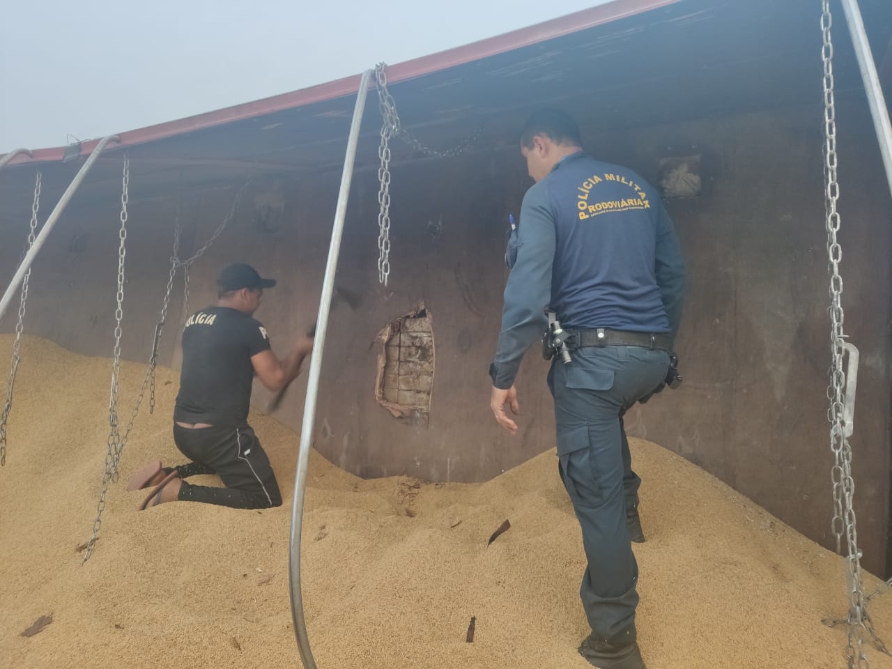 Operação Hórus/MS: Polícia Militar Rodoviária localiza mais de 600 kg de maconha em carreta que tombou em Três Lagoas