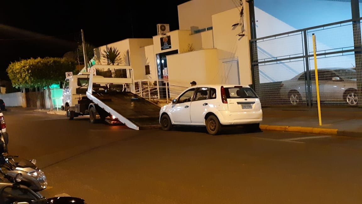 Polícia Militar de Andradina realizou blitz e apreende veículo, CNH e flagra 7 infringindo o toque de recolher