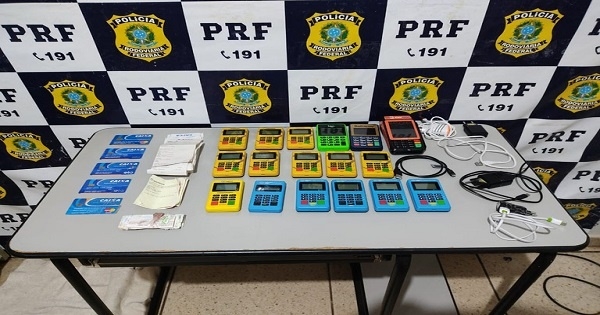 Estelionatários que clonavam cartões e transferia dinheiro das vítimas são presos pela PRF em Água Clara