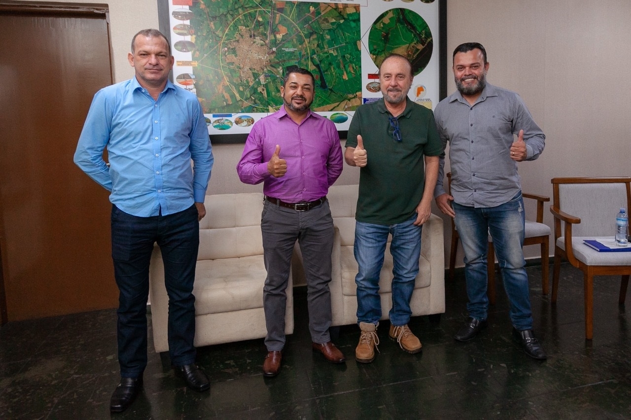 Prefeito Pretinho e Presidente da Câmara José Mauro são recepcionados pelo Prefeito Mário Celso de Andradina
