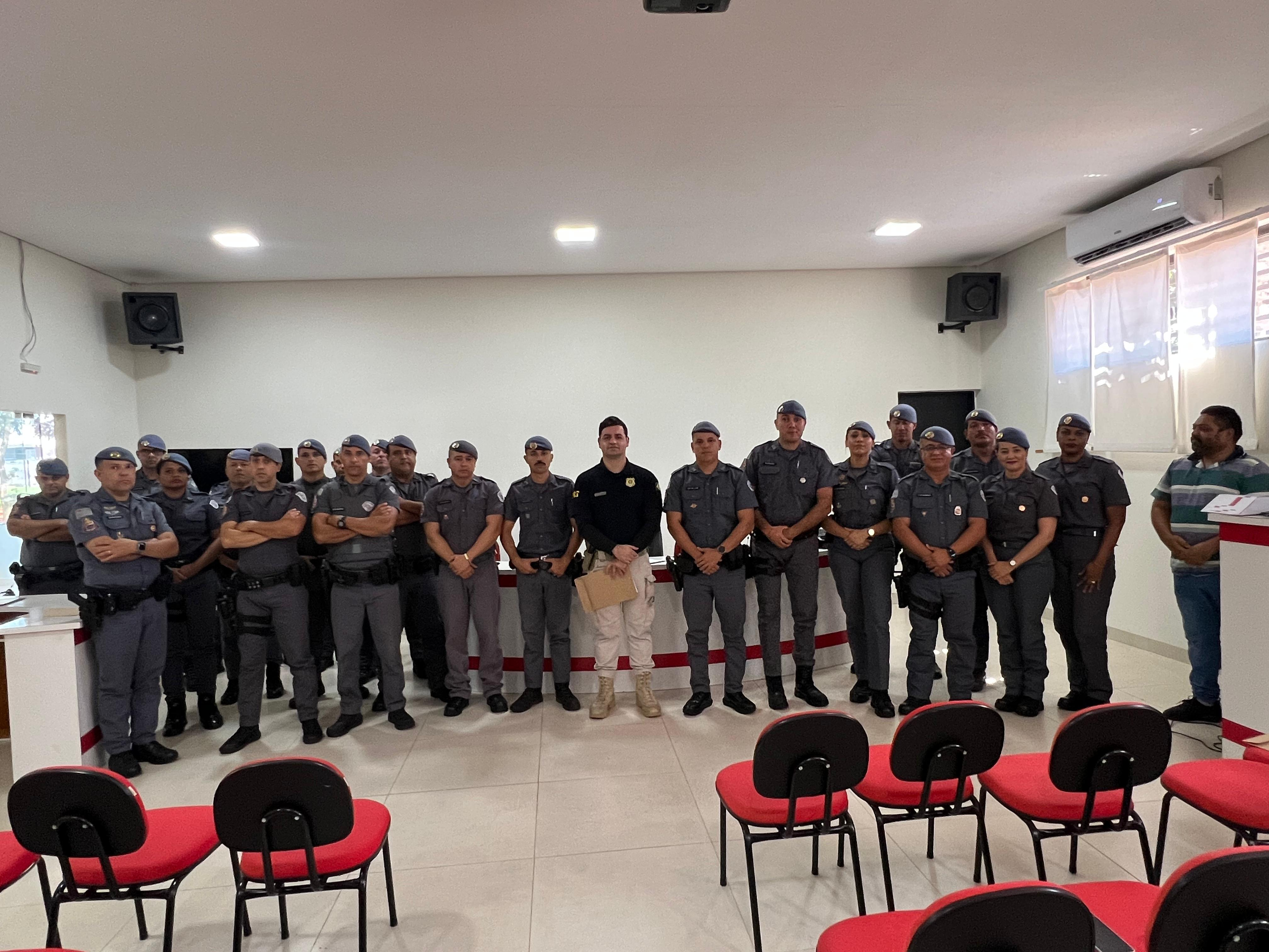 Polícia Rodoviária Federal de Três Lagoas faz palestra no 28° BPM/I de Andradina