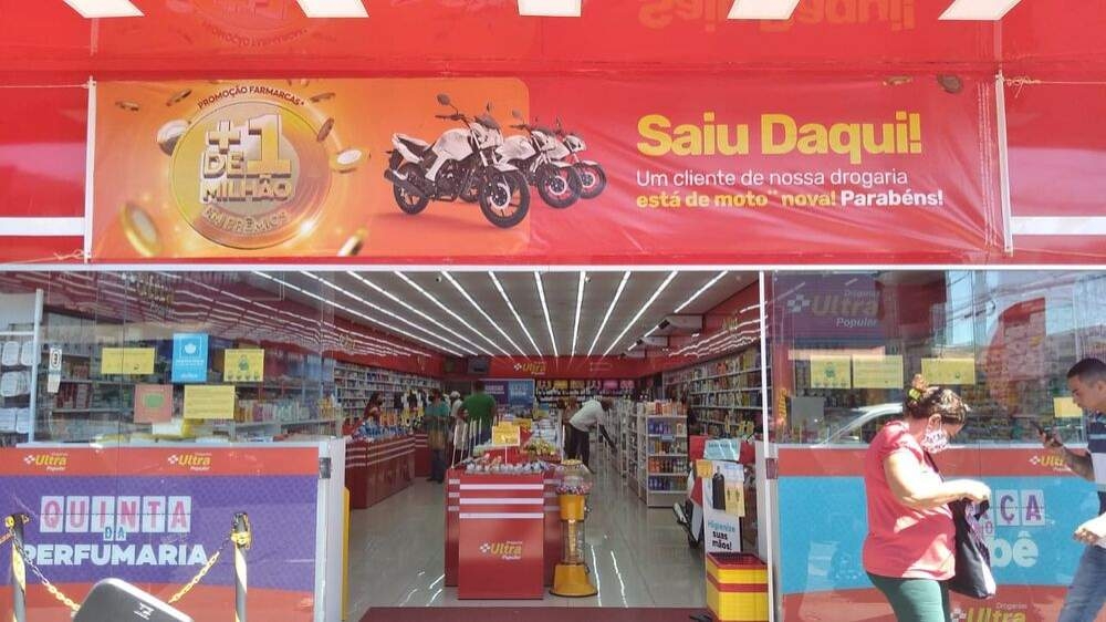 Dentre mil lojas, cliente de uma farmácia de Andradina ganha moto 0km