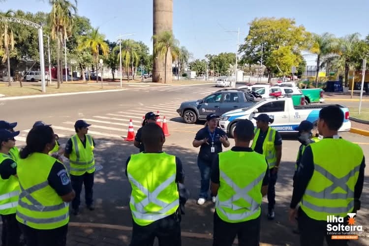 Guarda Municipal de Ilha Solteira e Detran realizam blitz educativa na Avenida Brasil durante a Semana do Motorista