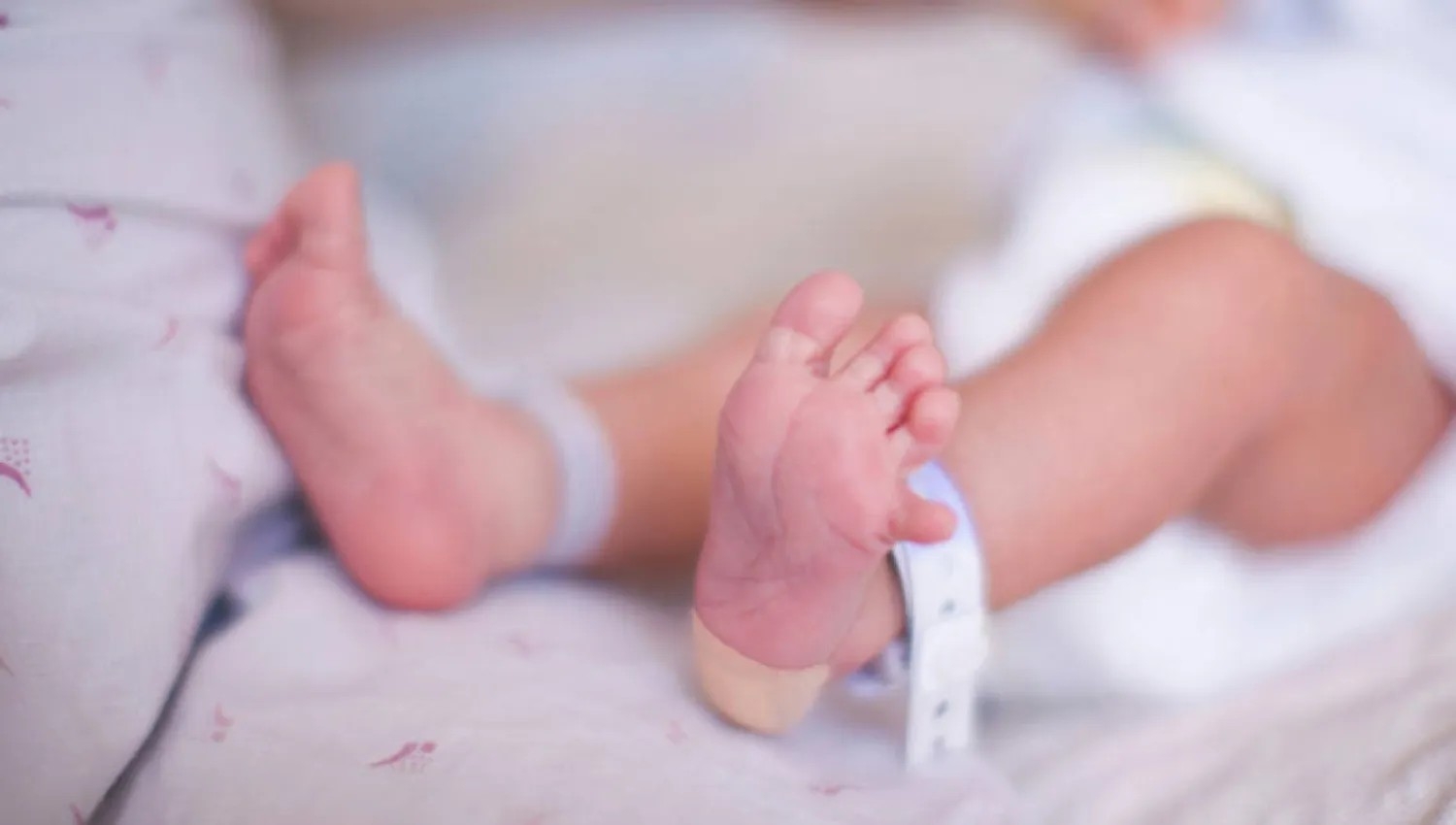 Bebê de 1 ano é internado após comer brigadeiro com maconha feito pela mãe em Três Lagoas